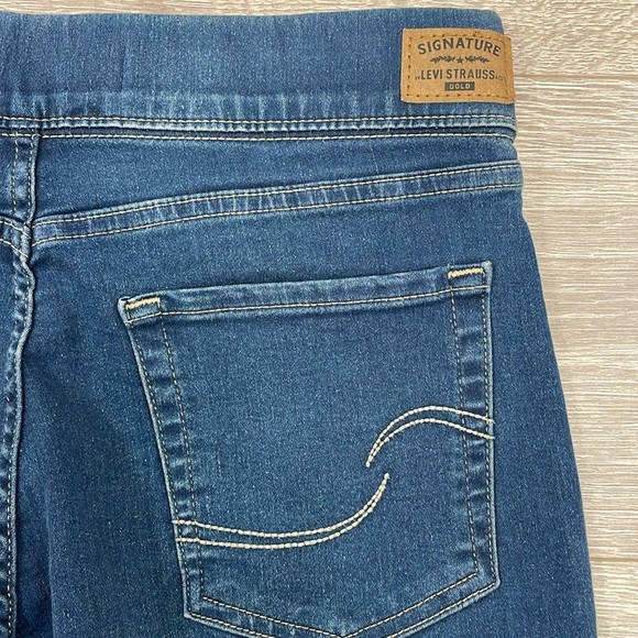 NWOT Levi Strauss Gold Signature Totally Shaping Pull On Skinny Denim Jeans 12S - Picture 16 of 16